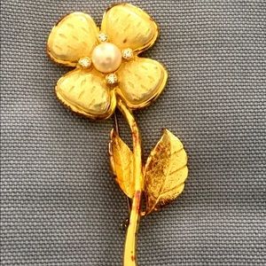 Flower Brooch/ Pin with Faux Pearl